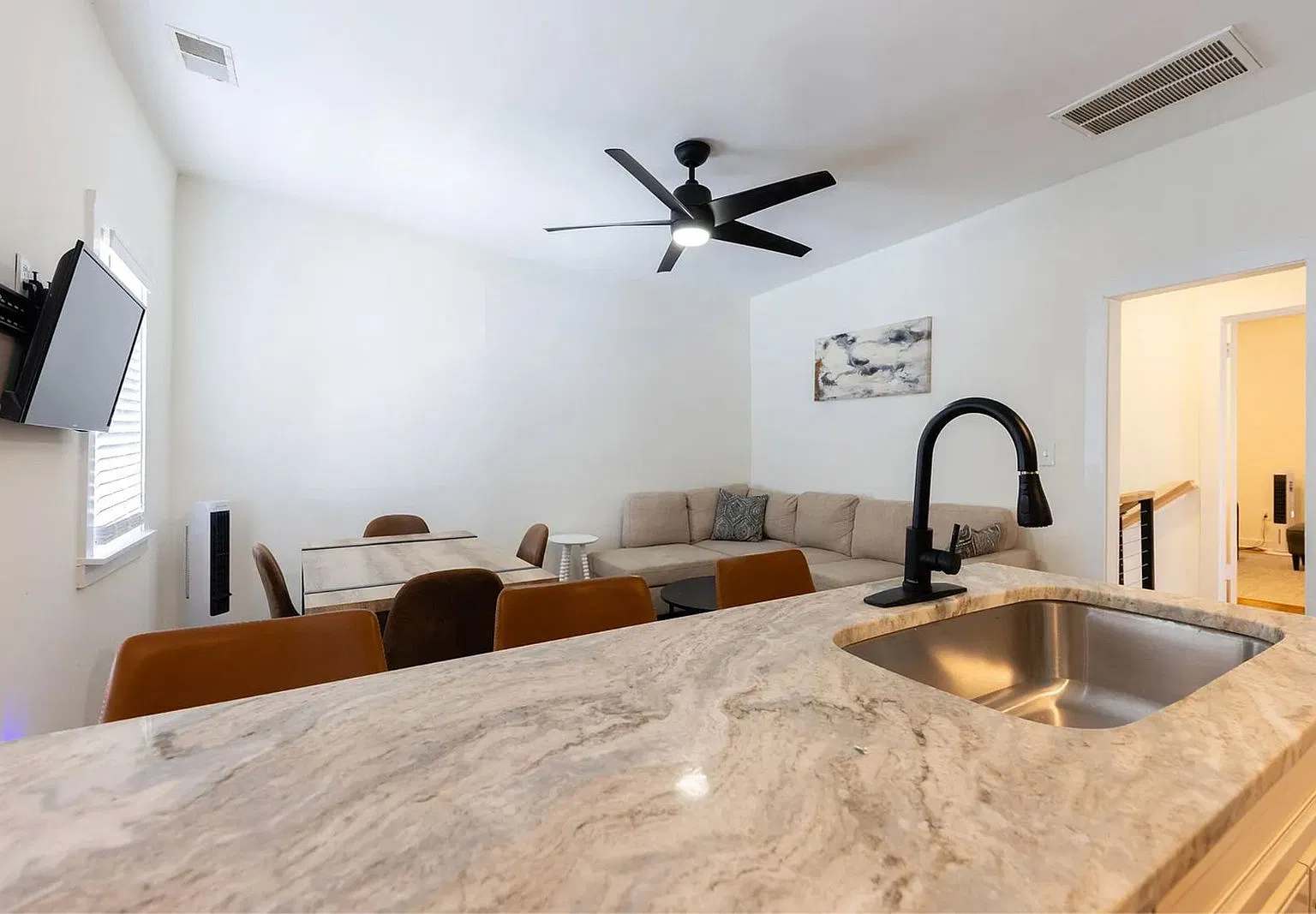 2 bed, 1.5 bath, 750 sqft, $2,600 — Photo 3