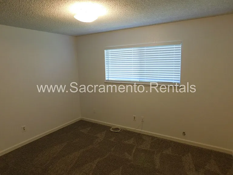 5840 Shelldrake Ct — Photo 11