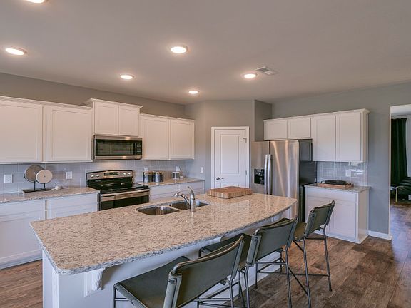 Hampton Kitchen with Island