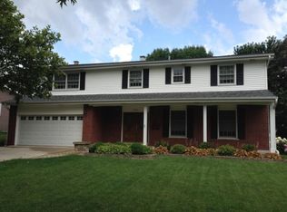 2000 Brentwood Ln E, Wheaton, IL 60189