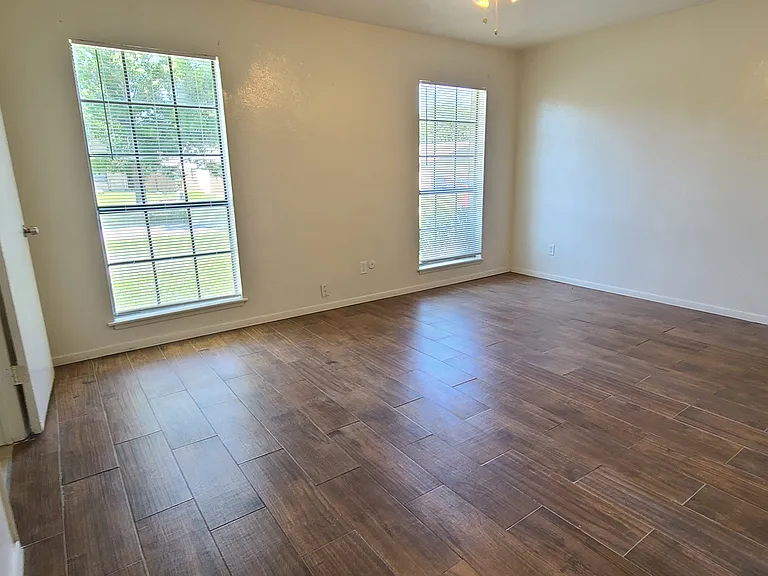 6705 Greenfield Dr — Photo 9