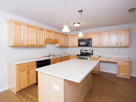 Large Renovated Kitchen 
