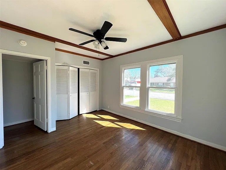 801 Avenue F — Photo 19
