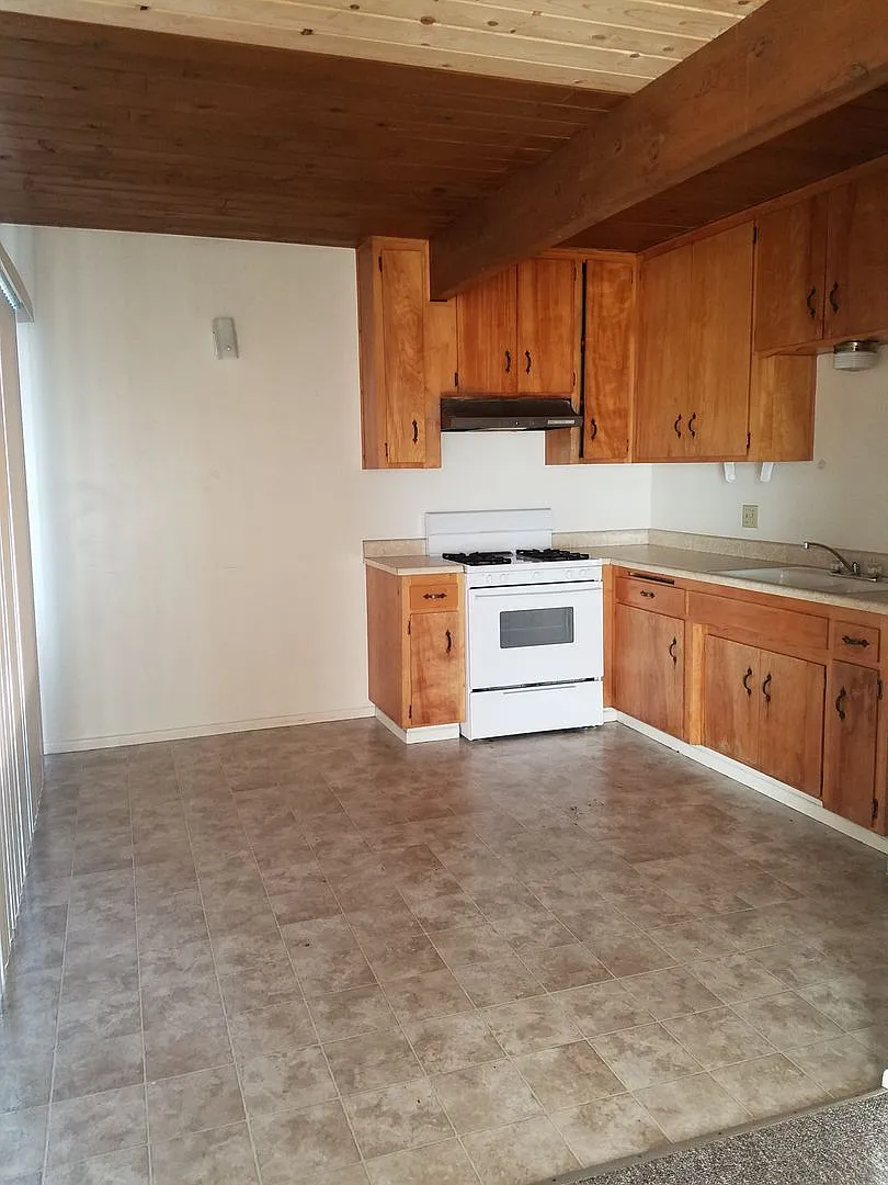 1109 Pismo Street — Photo 4