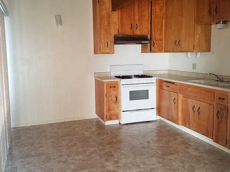 1109 Pismo Street — Photo 4