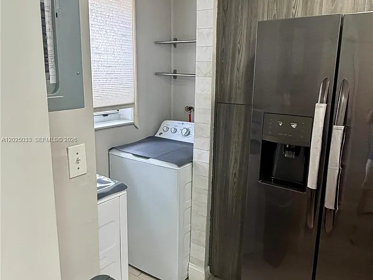 1705 W 57th St #506 — Photo 14