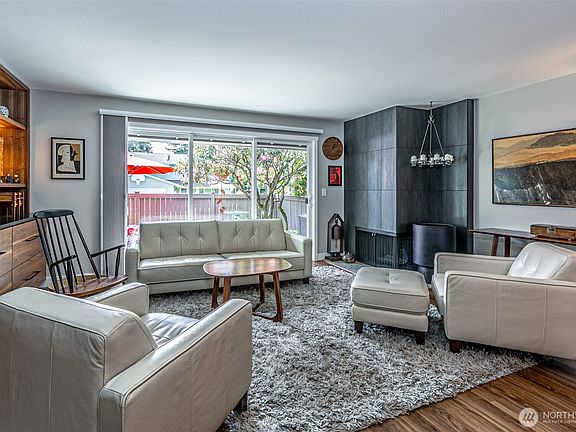 4th image of 1372 Bel Air Road #27