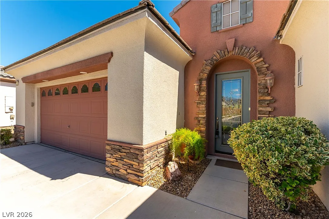 3 bed, 2.5 bath, 2376 sqft, $3,250 — Photo 3