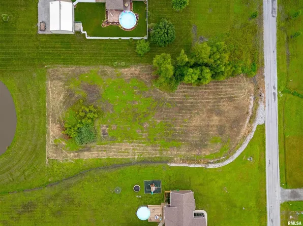 980 Forever Ln, Carbondale, IL 62901