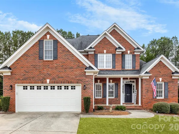9021 Heather Trace Ln, Gastonia, NC 28056