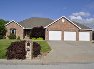 1420 S Georgia Dr, Bolivar, MO 65613