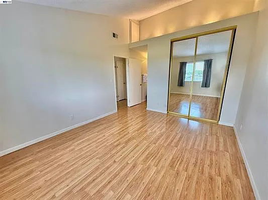 3835 Yorkshire St — Photo 7