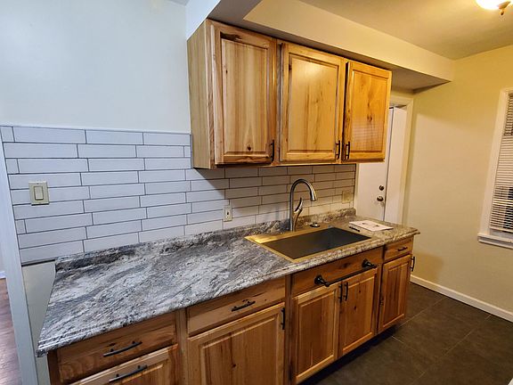 3rd image of 23435 Melville Ave