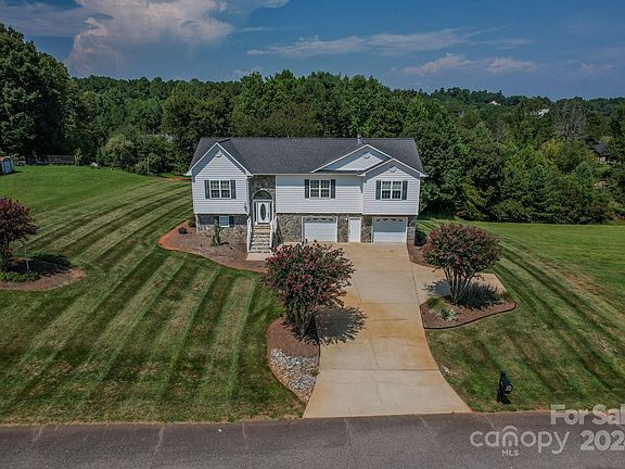3rd image of 5760 Selkirk Dr