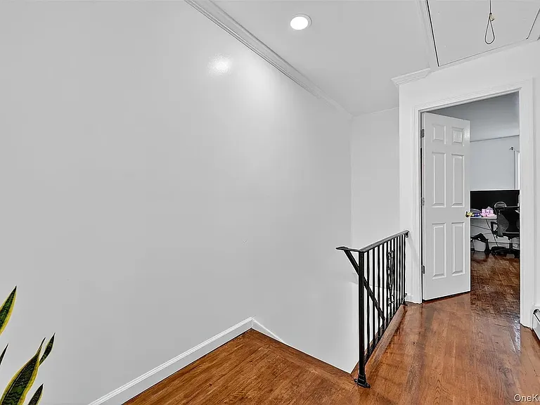 358 N Broadway #2 — Photo 7