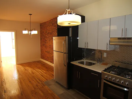 Rented by Joel Weisz, LREB | media 3