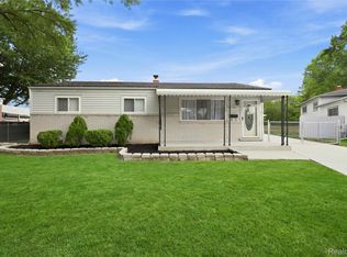 33687 Newport Dr, Sterling Heights, MI 48310