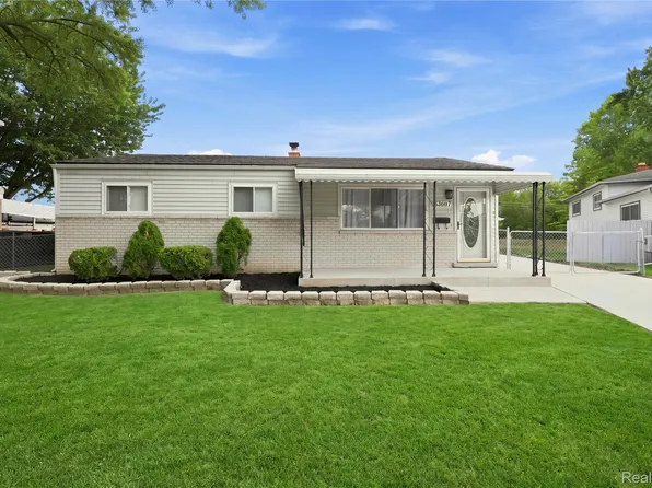 33687 Newport Dr, Sterling Heights, MI 48310