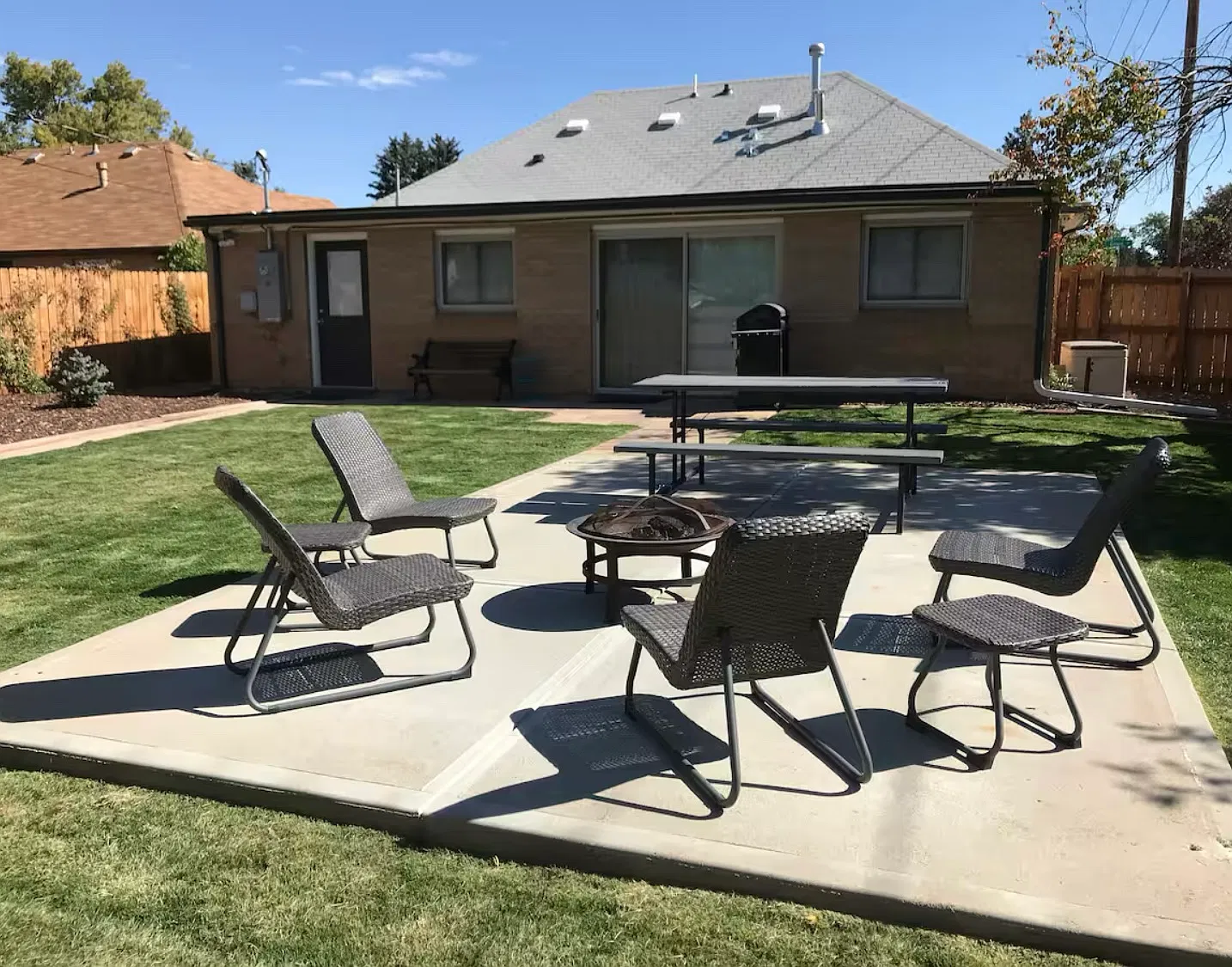 2901 Grape St — Photo 1