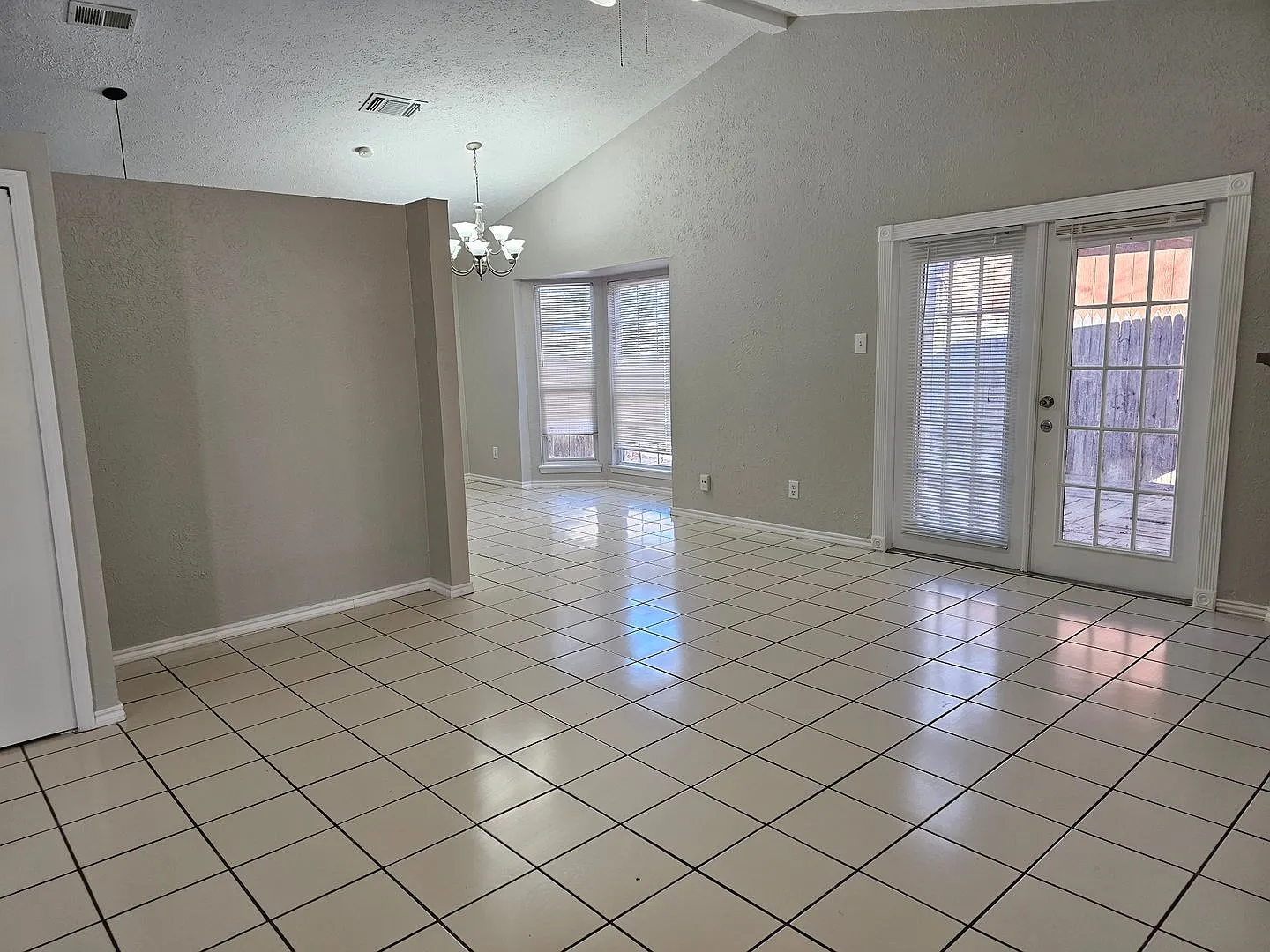 4 Bed 3 Bath Home in Crowley ISD! — Photo 4