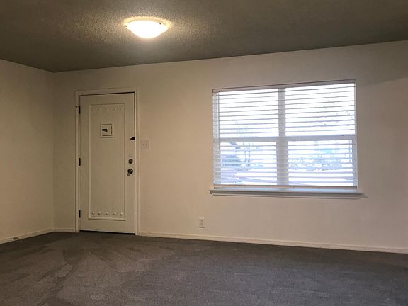 3rd image of 718 Huddleston Dr