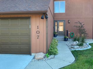 107 Summerwood Dr, Watertown, SD 57201