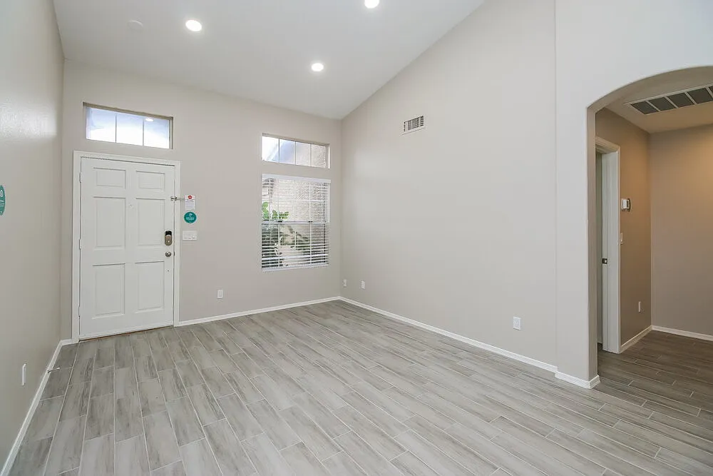 3 bed, 2.0 bath, 1613 sqft, $2,500 — Photo 3
