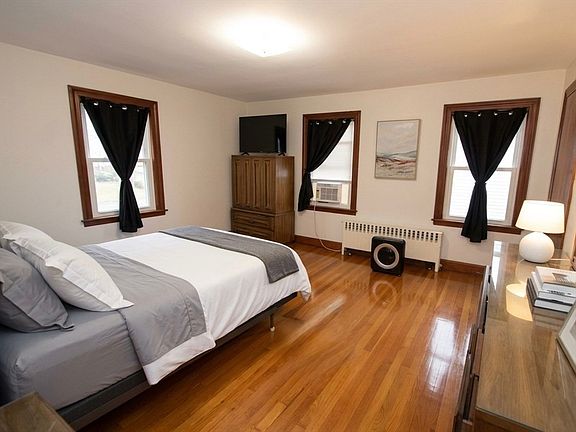 4th image of 4 Palisades St