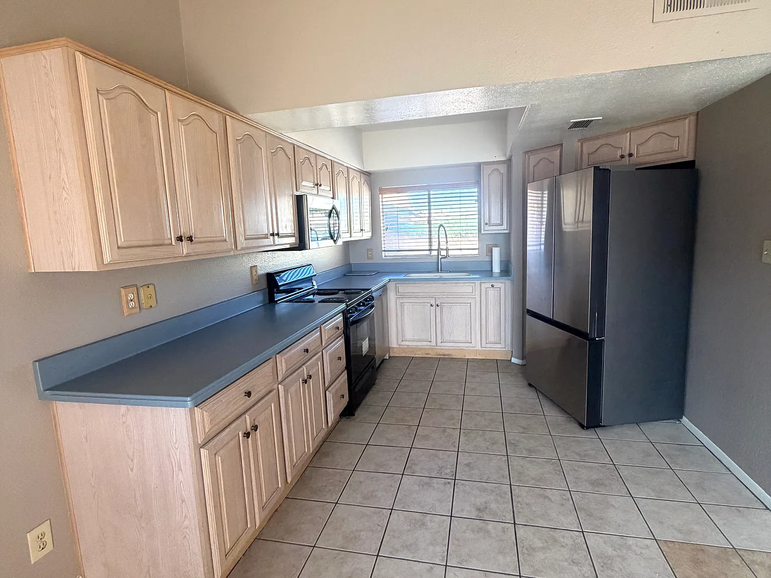 2 bed, 1036 sqft, $1,395 — Photo 2