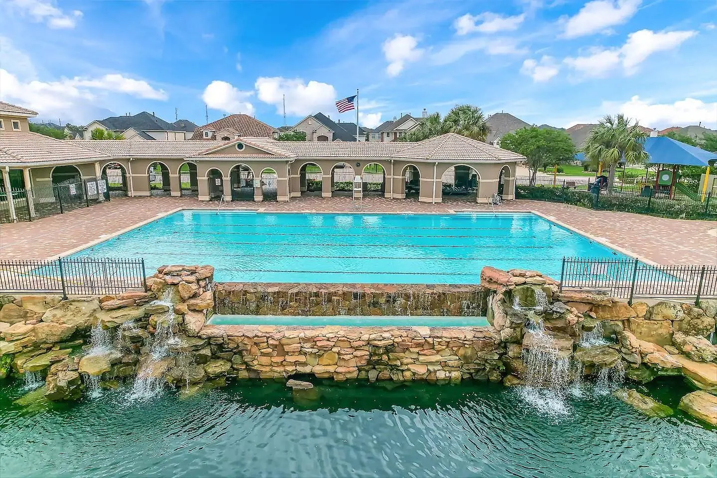 4 bed, 3.0 bath, 3851 sqft, $5,999 — Photo 3