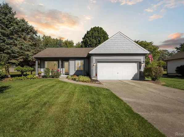 6358 Windham Pl, Grand Blanc, MI 48439