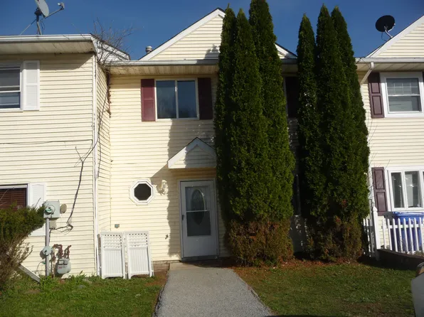 39 Cedar Ct, Middletown, NY 10940