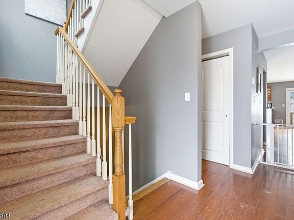 3rd image of 1 Brookview Ln