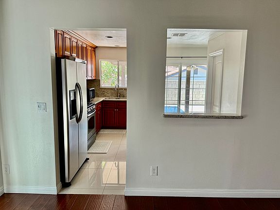 4th image of 3466 Siskiyou Cir