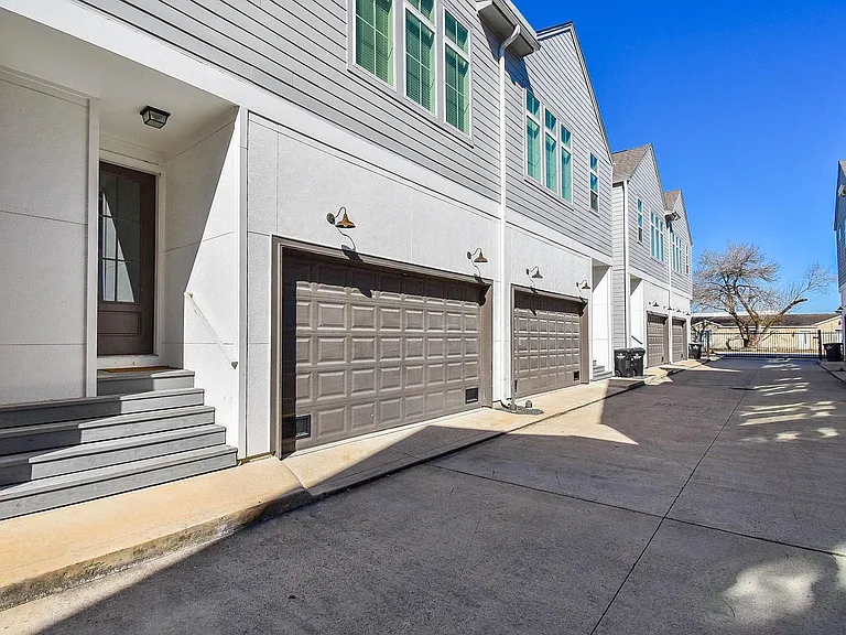 6031 Cypress St — Photo 2
