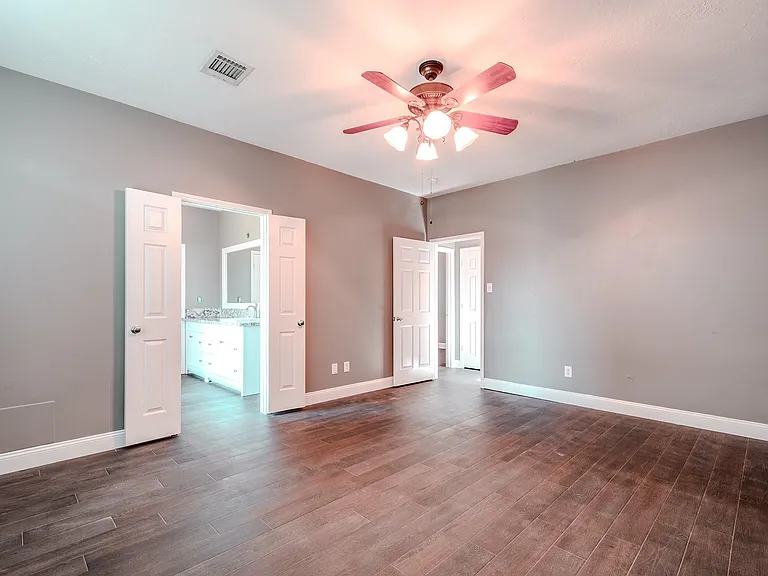8515 Holly Spring Ln — Photo 16