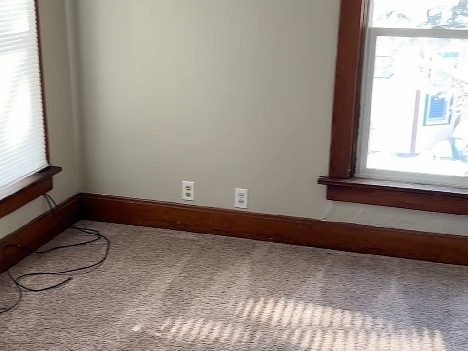2nd image of 1124 1/2 W 13th St