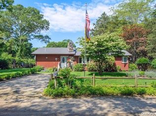 4 Poplar St, Hampton Bays, NY 11946