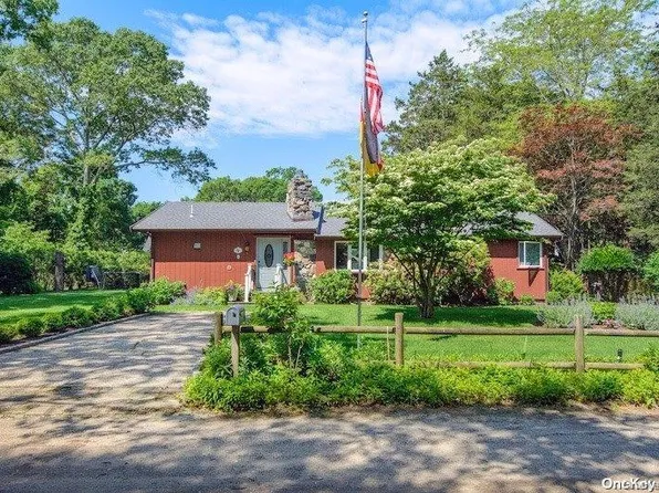 4 Poplar Street, Hampton Bays, NY 11946