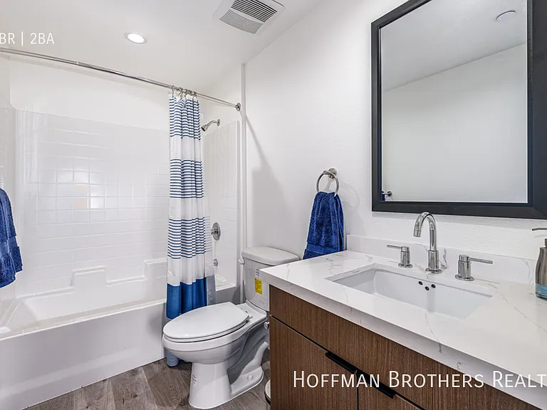 900 N Ardmore Ave #303 — Photo 5