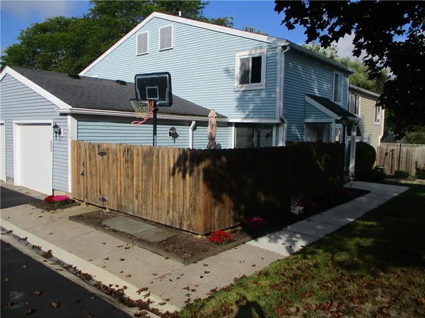 208 Greenway Blvd, Churchville, NY 14428