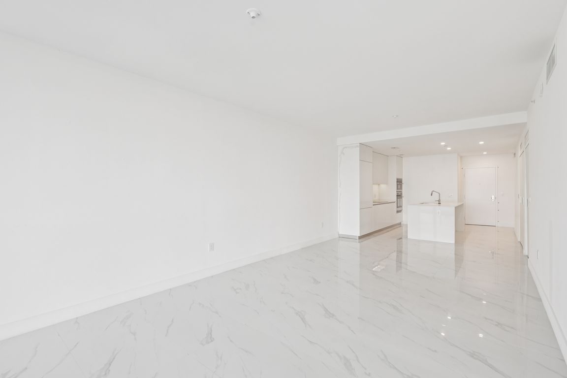 NE 24th St 806-S3107-008.jpg