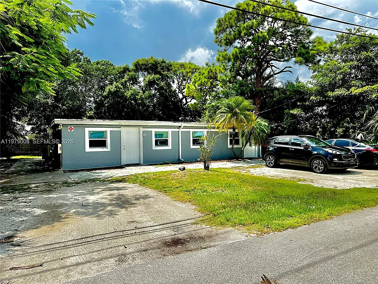 1279 NE 40th Pl #3 — Photo 8