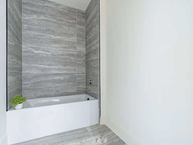 3003 Glenwood — Photo 43