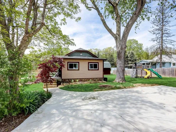 N6185 Crescent PLACE, Burlington, WI 53105