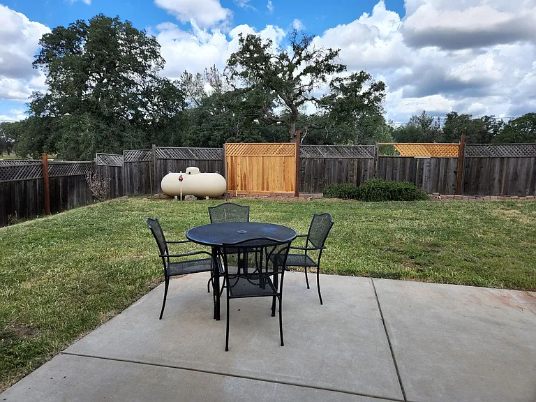 8121 Quartz Ln — Photo 6