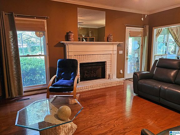 2nd image of 6005 Silver Lake Cir