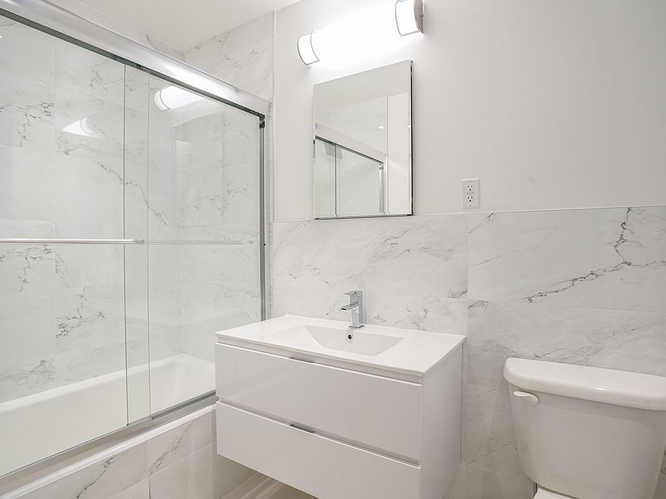2nd image of 315 W 57th St APT 11e