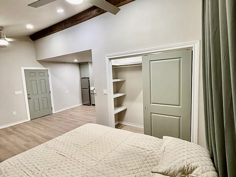 2314 La Feria Rd #B — Photo 2