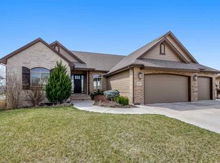 1105 E Woodstone Dr, Andover, KS 67002
